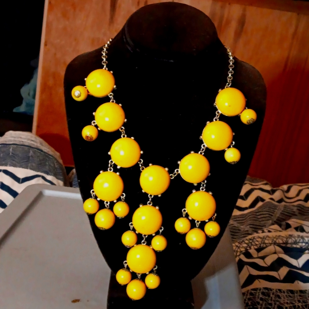 Flotera Ally with Acrylic Stone Design Necklace